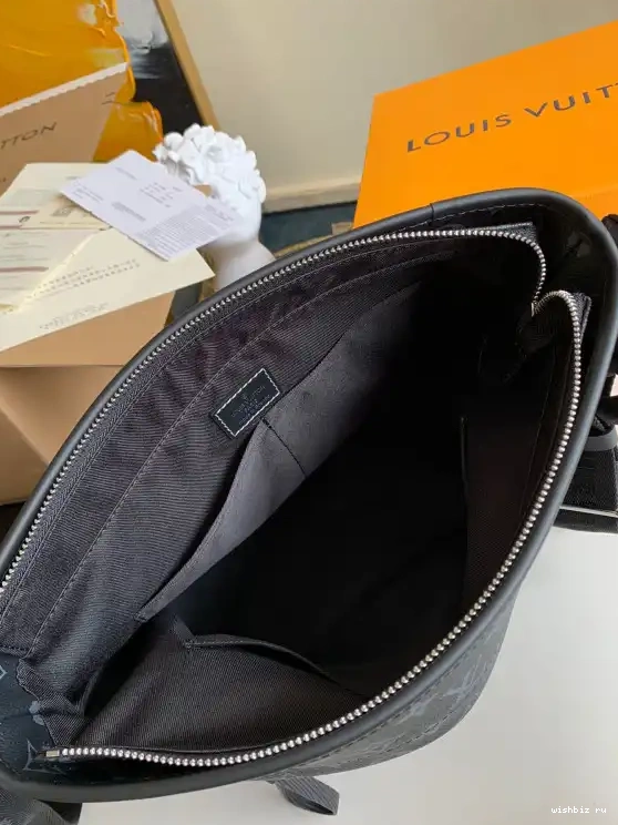 WIS LOUIS MESSENGER VUITTON BAG 0513